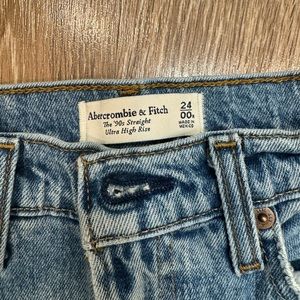 Abercrombie & Fitch 90s Straight Ultra High Rise. Size 24.